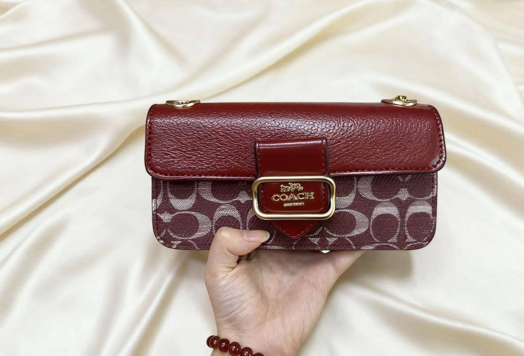 Coach
90 dhs🪙
With box
🎁🎁🎁
Zain35
♥️♥️♥️