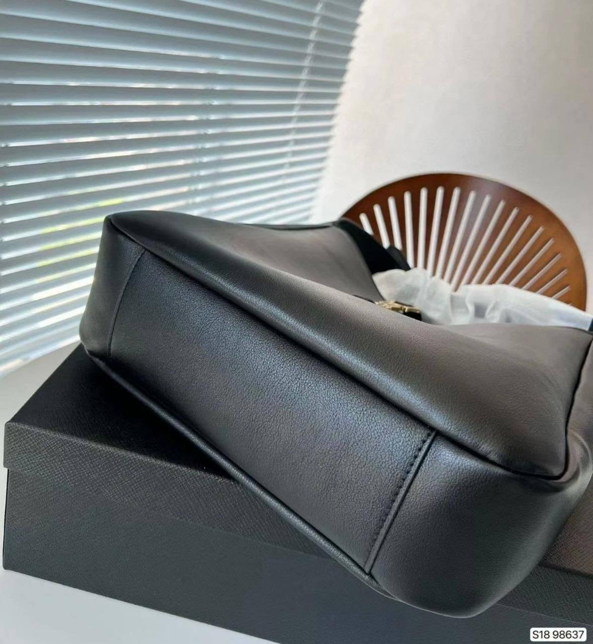 YSL 
NEW CAME GOOD QUALITY 
85 dhs🇦🇪
Zain39
♥️♥️♥️