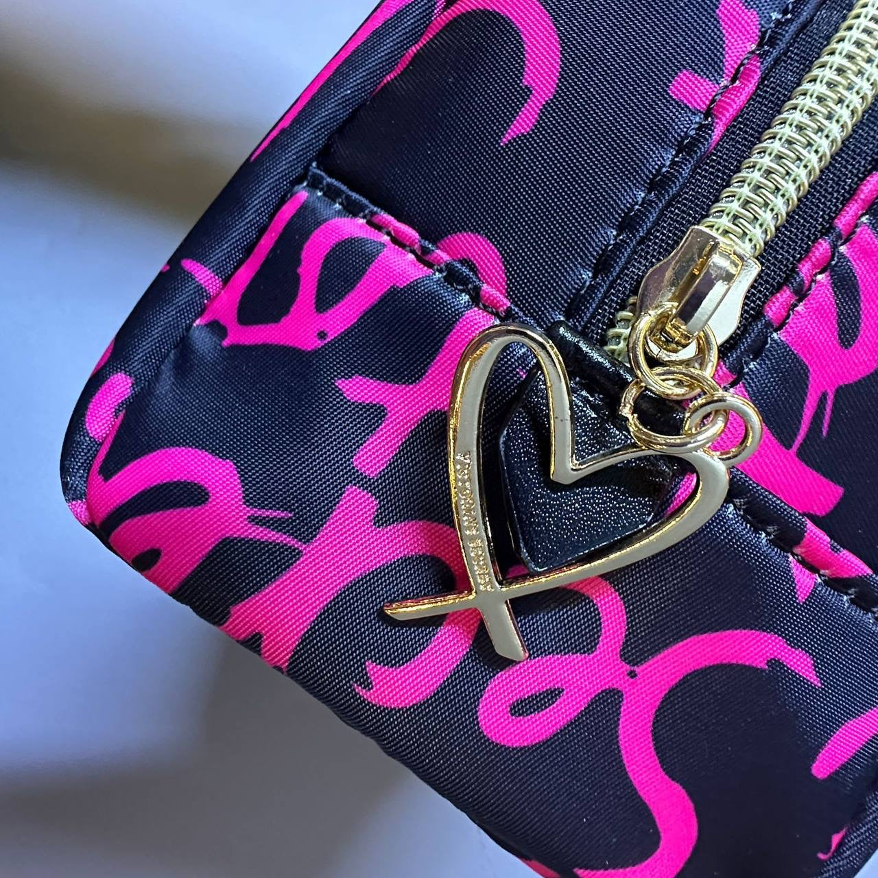 Victoria's Secret make up box 
good quality 
85 dhs🇦🇪
Zain39
♥️♥️♥️