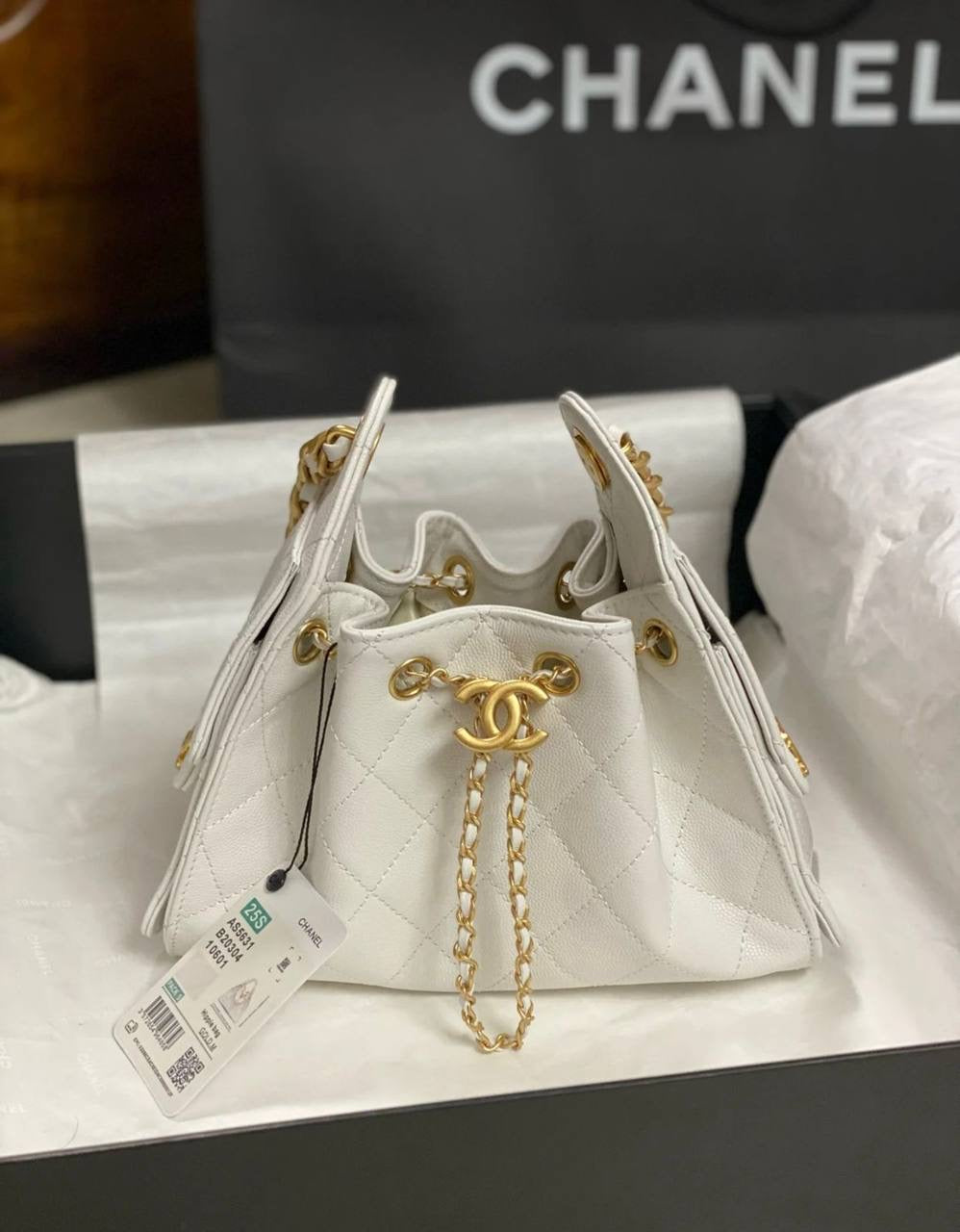 Chanel
good quality, 
size  25 * 16 cm 
110 dhs🇦🇪
Zain12
♥️♥️♥️