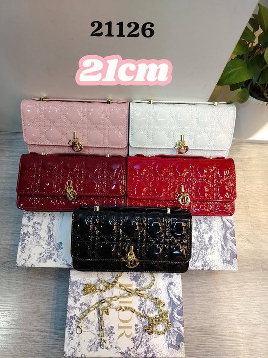 Dior 
good quality
with box
🎁🎁🎁
105 dhs🇦🇪
Zain107
♥️♥️♥️