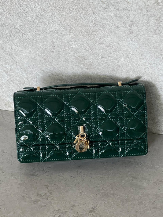 MISS DIOR WALLET ON CHAIN PATENT LEATHER
For Price 👇 WTSP Text Zain 0568585901
Zain76
♥️♥️♥️
