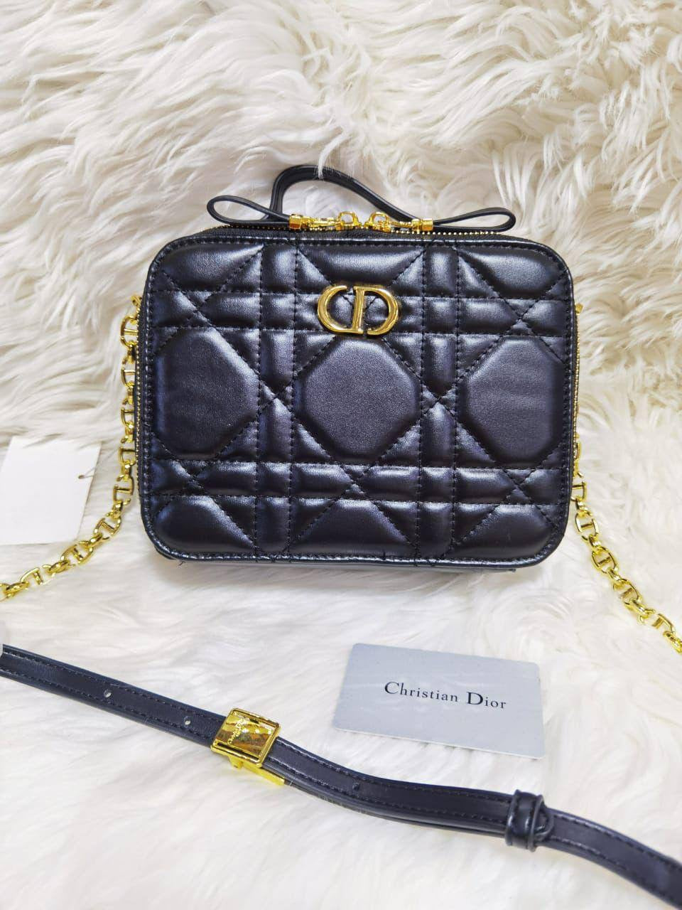 🎉 Big Offer 🎊 Dior Caro 
Size : 20 * 16 cm
55 dhs🇦🇪
Zain115
♥️♥️♥️