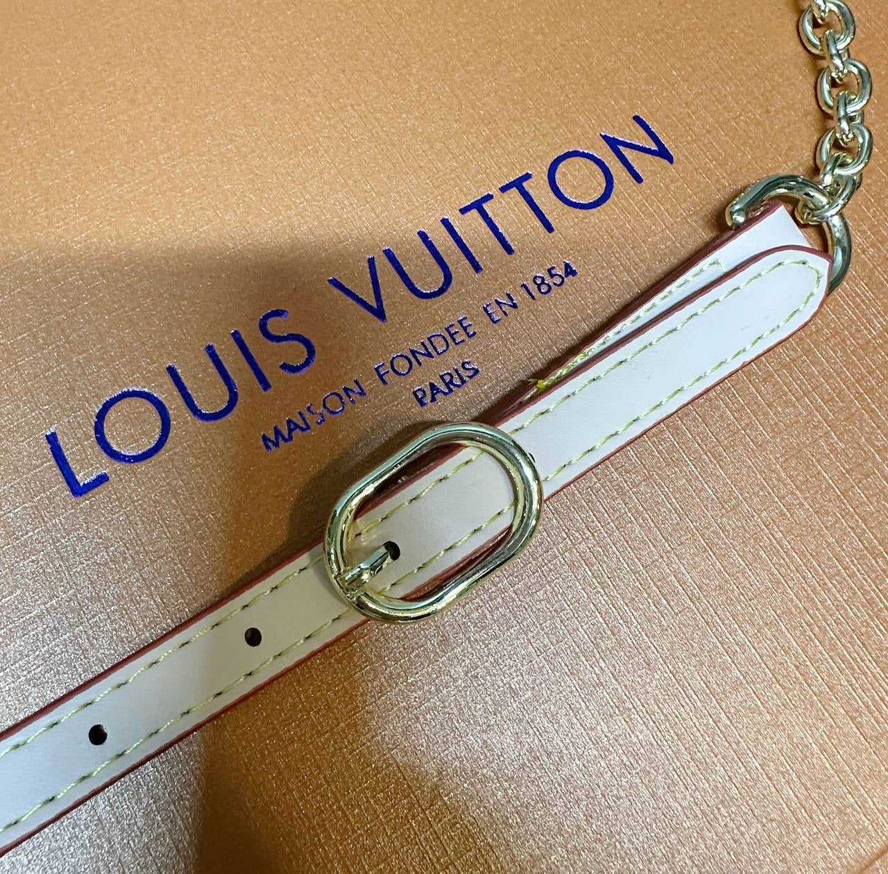 LV
NEW CAME GOOD QUALITY 
WITH BOX 
🎁🎁🎁
95 dhs🇦🇪
Zain39
♥️♥️♥️