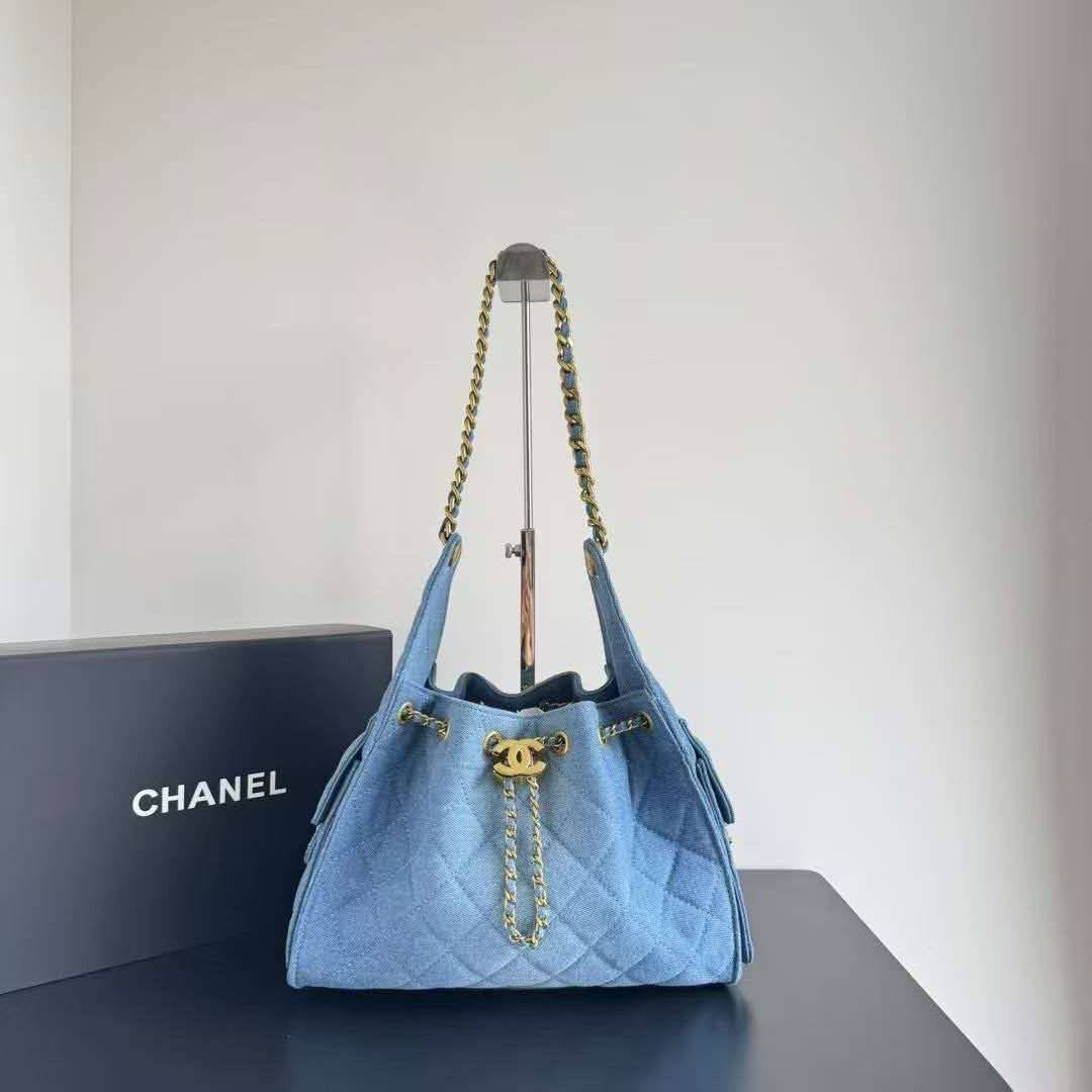 New arrived 
Chanel 
130 dhs🇦🇪
Size 28cm
Zain161
♥️♥️♥️