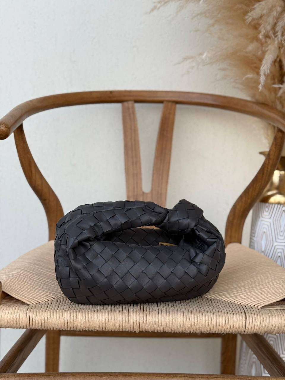 Available again✨✨✨
BOTTEGA VENETA
25cm
350 dhs🇦🇪
Top quality 
With box🎁
Zain167
♥️♥️♥️