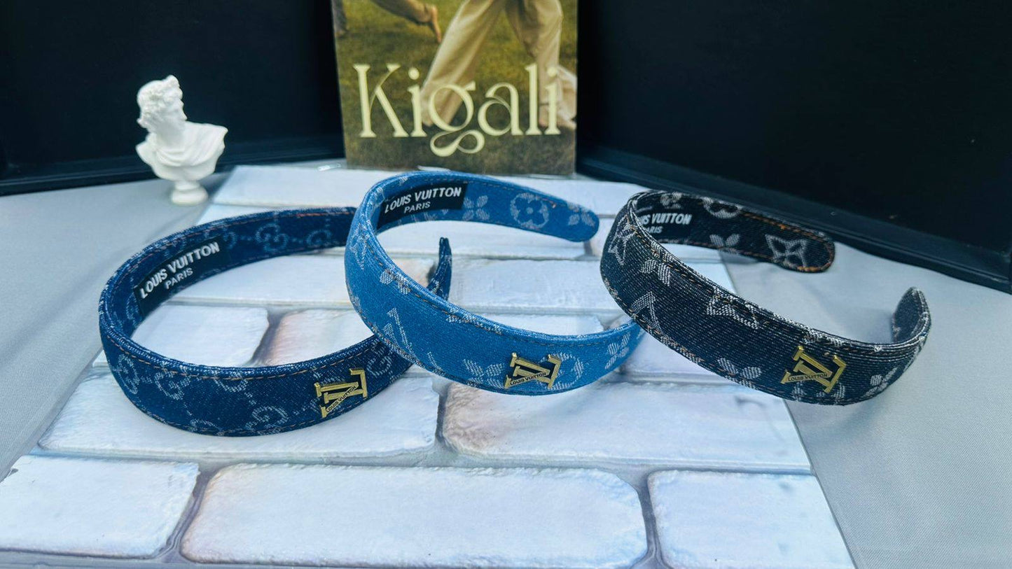 Headband
good quality 💯
Without box 📦 
25 dhs 🇦🇪 
With master box 📦 
50 dhs 🇦🇪 
Zain216
♥️♥️♥️