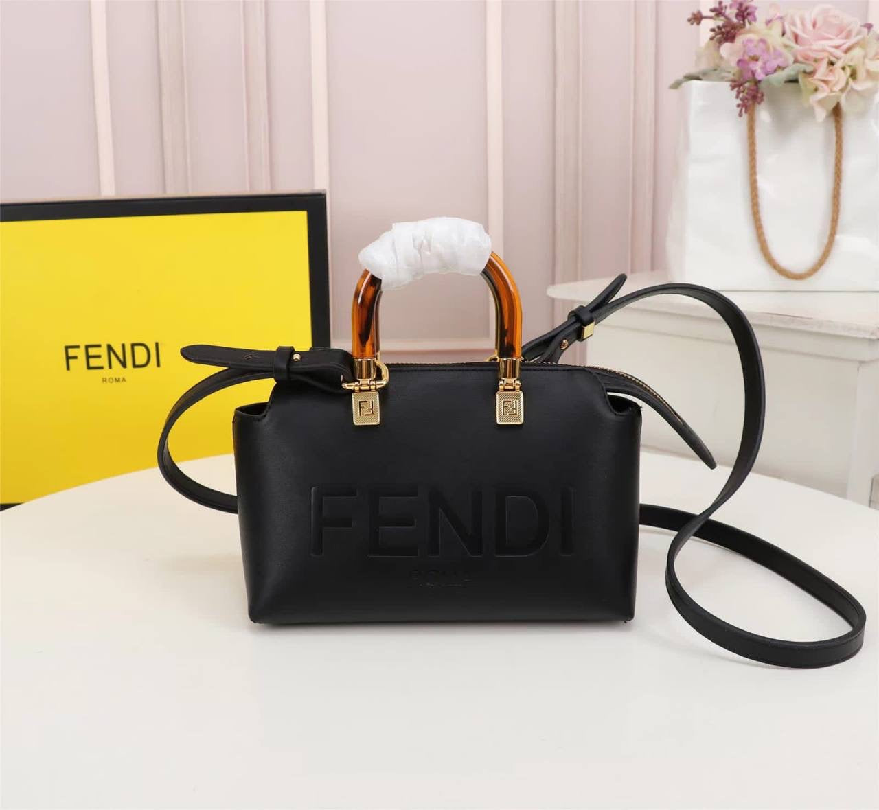 Fendi  Master
         17 Cm
200 dhs🇦🇪
Zain131
♥️♥️♥️