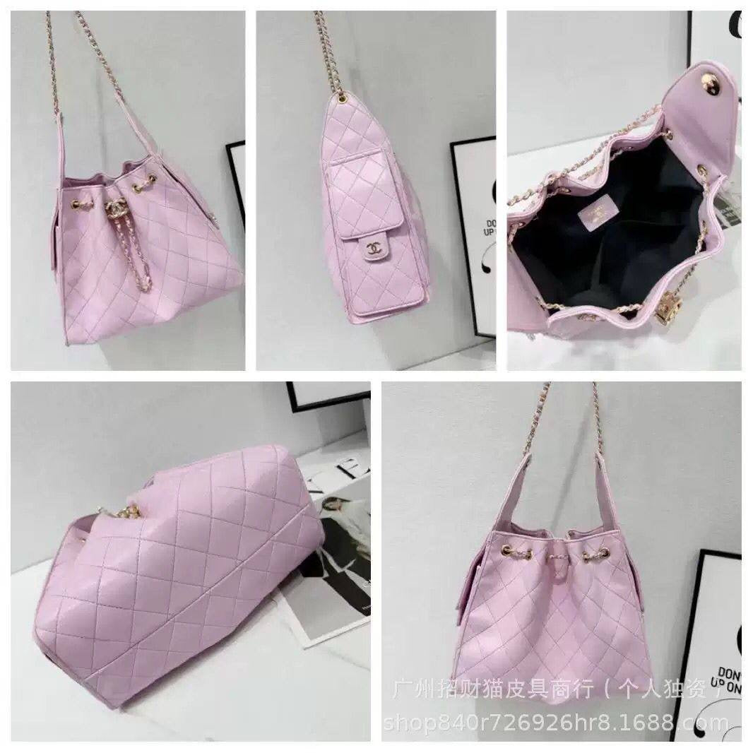 Chanel 
130 dhs🇦🇪
size 28×13×35cm
Zain42
♥️♥️♥️