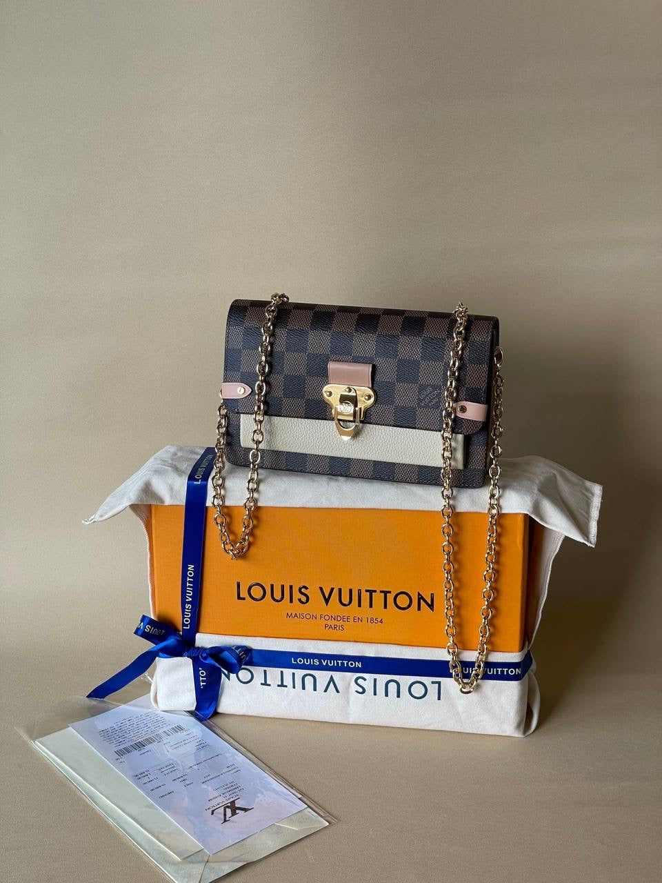 Louis vuitton
Master +++++
*20 cm*
*AVAILABLE NOW*
For Price 👇 WTSP Text Zain 0568585901
Zain257
♥️♥️♥️