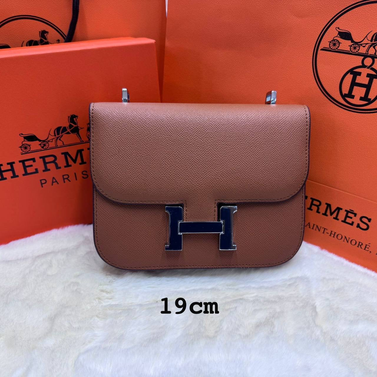 Hermes ᴄᴏɴsᴛᴀɴᴄᴇ(sɪʟᴠᴇʀ)
ᴡɪᴛʜʙᴏx
🎁🎁🎁
ʟᴇᴀᴛʜᴇʀ
sɪᴢᴇ:19ᴄᴍ
95 dhs🇦🇪
Zain56
♥️♥️♥️