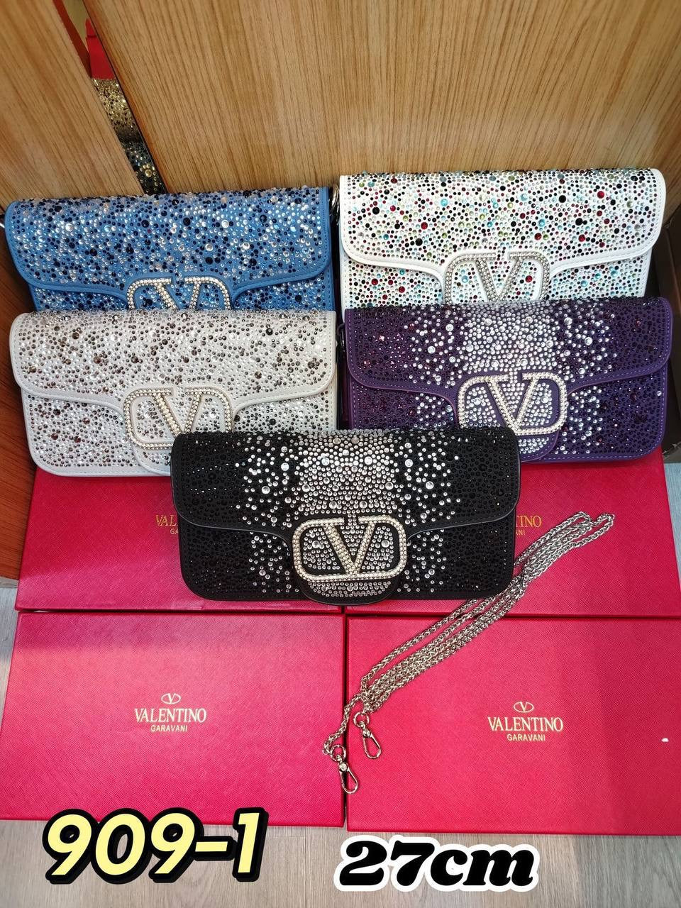Valentino / Prada stone 
good quality 
with box 
🎁🎁🎁
100 dhs🇦🇪
Zain107
♥️♥️♥️