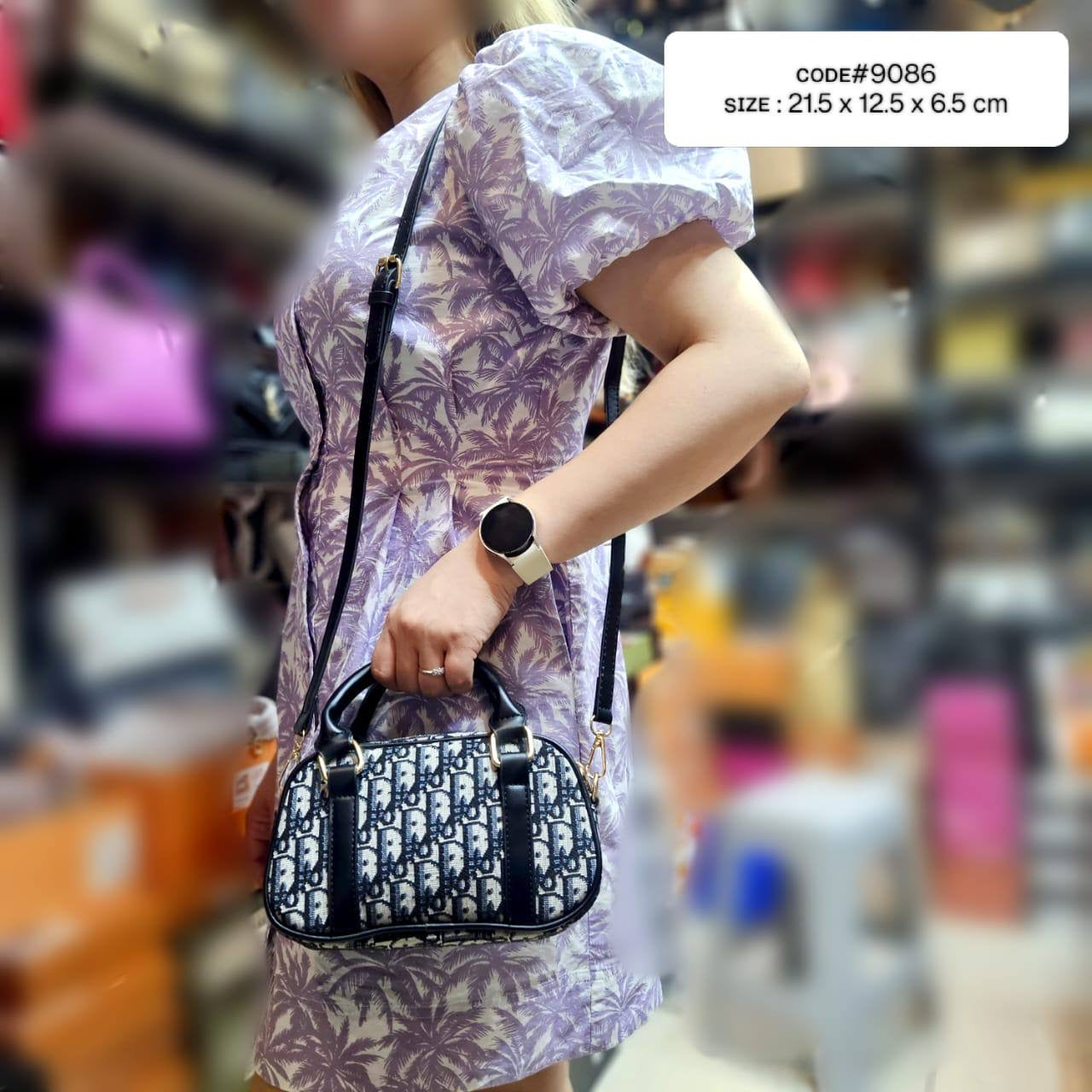 Dior
ʙᴏᴡʟɪɴɢ ᴛᴏᴘ ʜᴀɴᴅʙᴀɢ
ᴄʟᴀssɪᴄ DD ᴄᴀɴᴠᴀss ᴍᴀᴛᴇʀɪᴀʟ
ᴡɪᴛʜ ʟᴏɴɢ ʙᴇʟᴛ sᴛʀᴀᴘ
sɪᴢᴇ : 21.5cm
ᴡɪᴛʜ BOX
🎁🎁🎁
70 dhs🇦🇪
Zain31
♥️♥️♥️