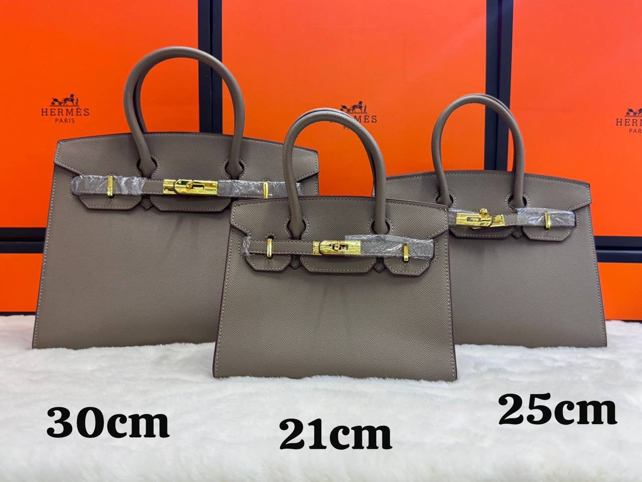 Hermes ʙᴇʀᴋɪɴs 
ʟᴇᴀᴛʜᴇʀ ᴍᴀᴛᴇʀɪᴀʟ
sɪᴢᴇ:ᴄʜᴇᴄᴋ!!!
      30ᴄᴍ 110 dhs🇦🇪
      25ᴄᴍ 110 dhs🇦🇪
      21ᴄᴍ  105 dhs🇦🇪
Zain56
♥️♥️♥️