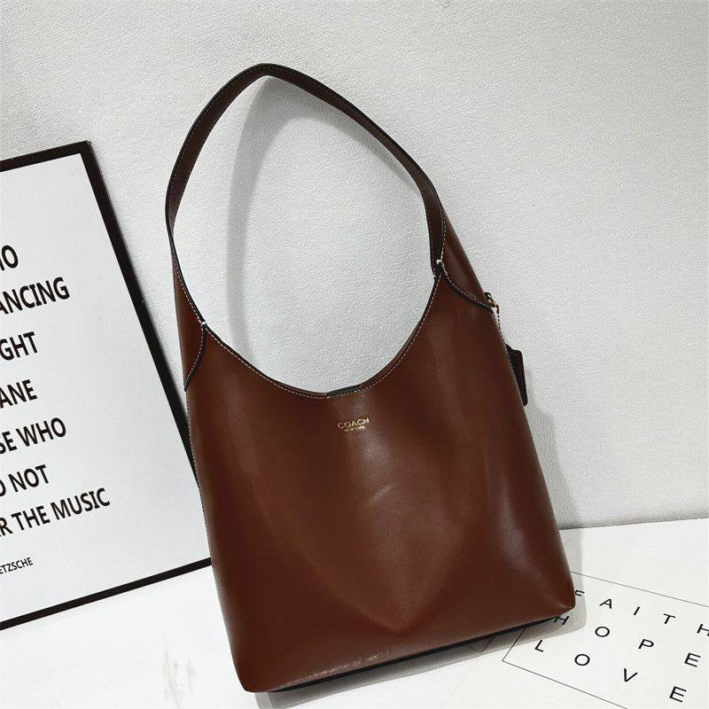 COACH 
NEW CAME 
GOOD QUALITY 
85 dhs🇦🇪
Zain39
♥️♥️♥️