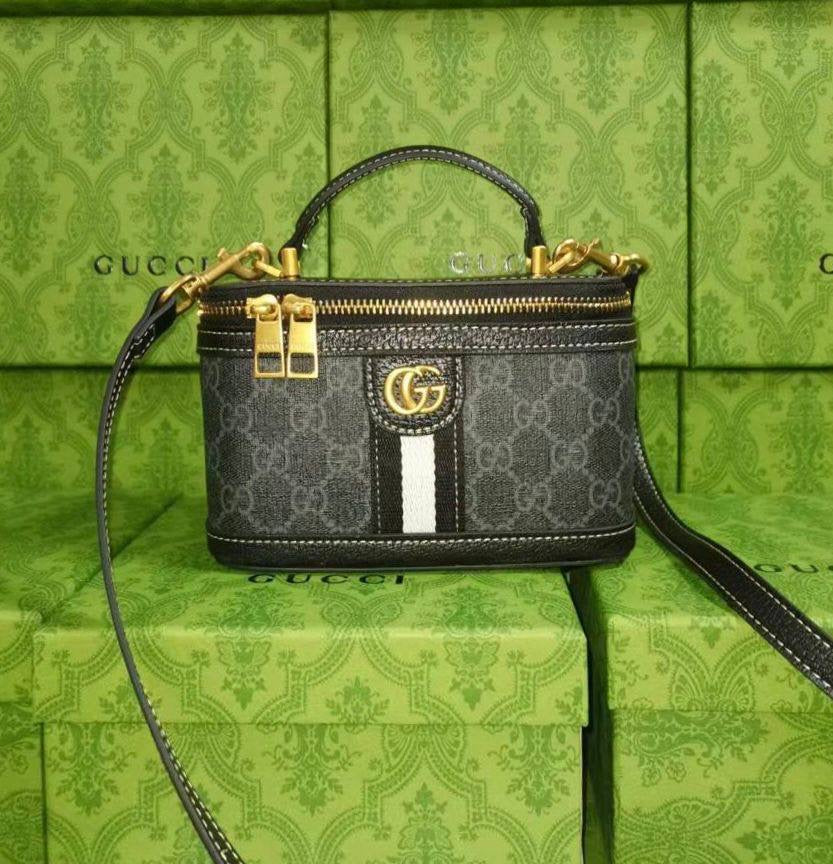 GUCCI 
NEW CAME GOOD QUALITY 
WITH BOX 
🎁🎁🎁
95 dhs🇦🇪
Zain39
♥️♥️♥️