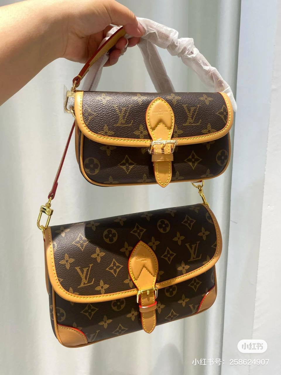 LV 
small 
270 dhs🇦🇪
Big 
320 dhs🇦🇪
Zain228
♥️♥️♥️