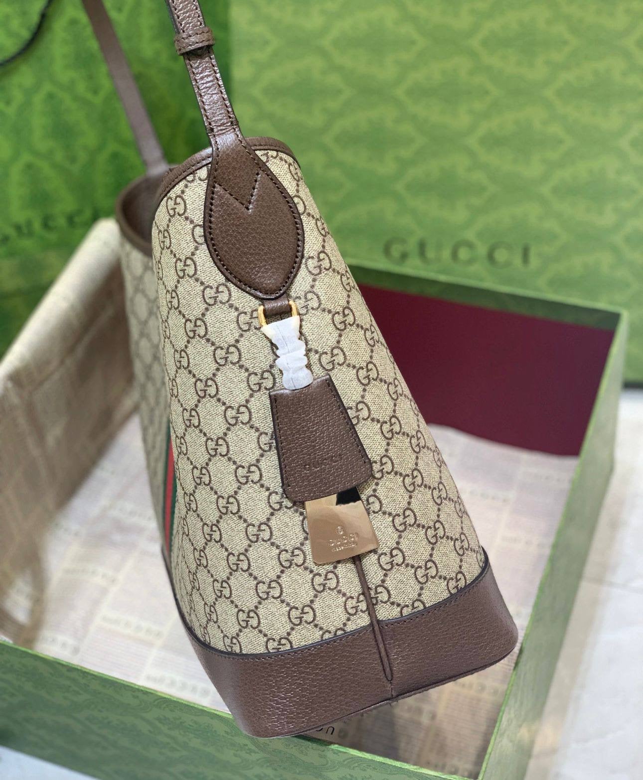 GUCCI
 COPY ONE NEW CAME
BIG SIZE (WITHOUT BOX)      
140 dhs🇦🇪
SMALL SIZE WITH BOX🎁
130 dhs🇦🇪
Zain39
♥️♥️♥️