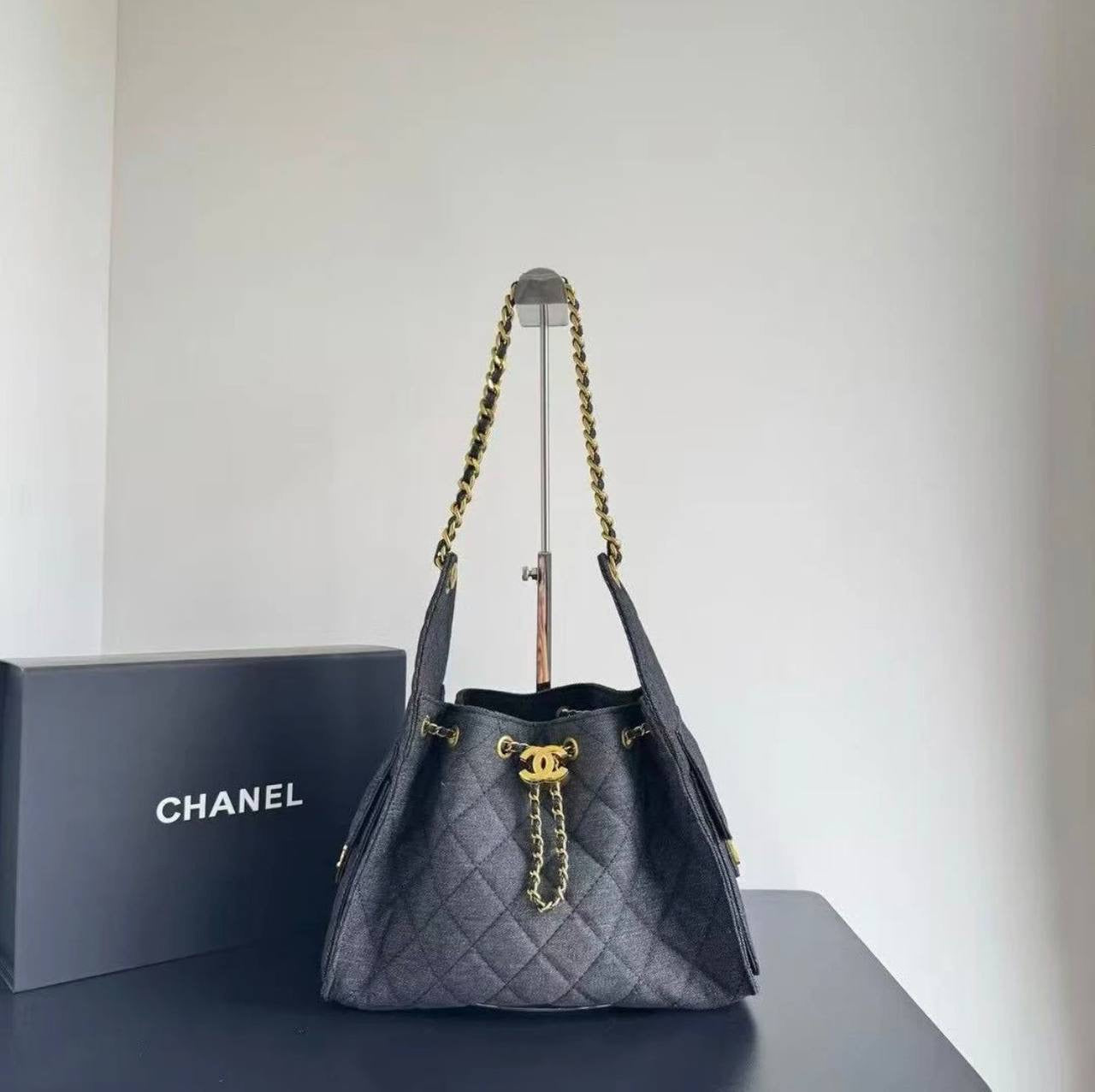 CHANEL 
Master 
WITH BOX 
🎁🎁🎁
210 dhs🇦🇪
Check with K 👉Q
Zain39
♥️♥️♥️