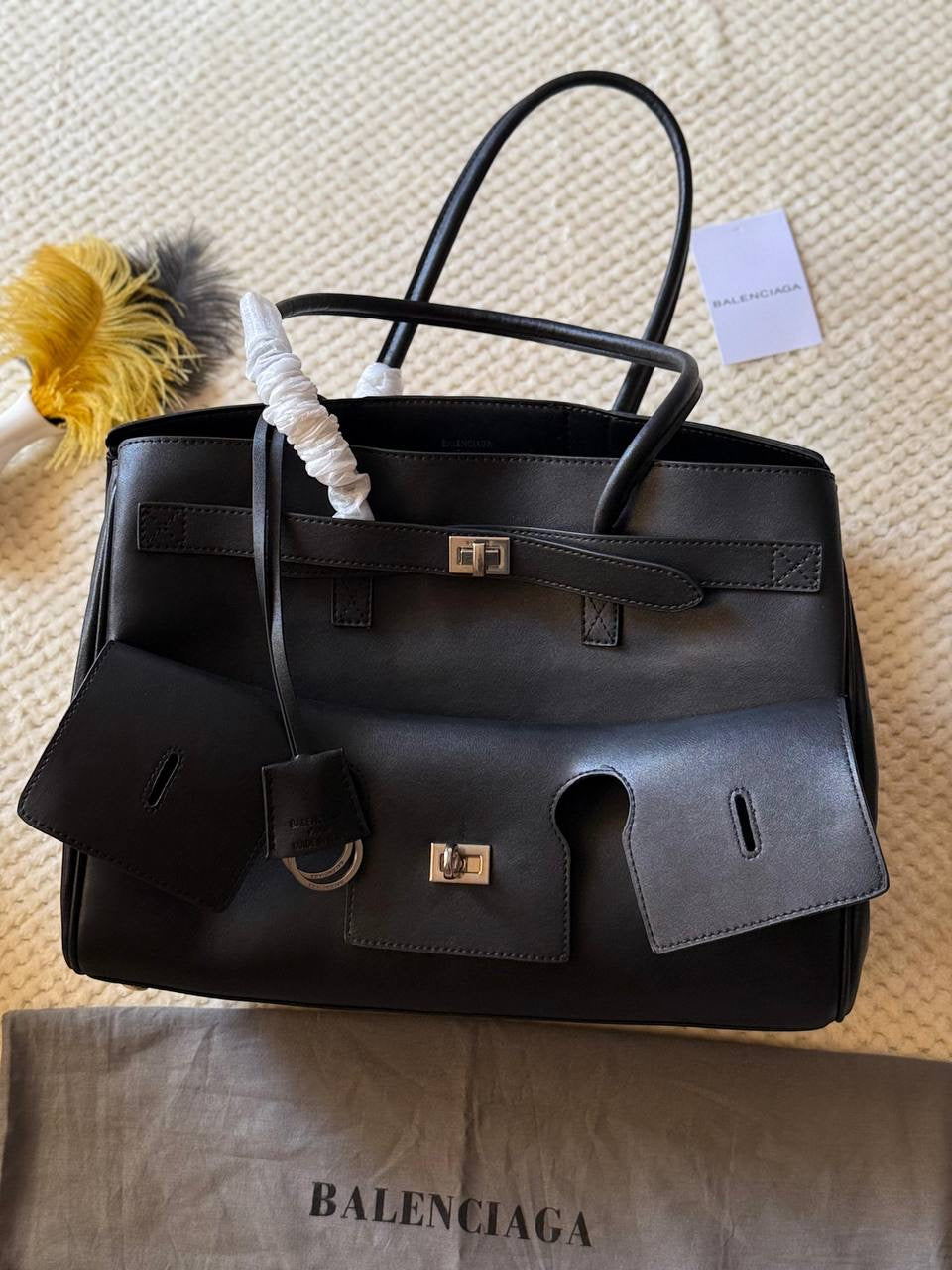 BALENCIAGA
24cm
320 dhs🇦🇪
36cm
450 dhs🇦🇪
Top quality
Zain167
♥️♥️♥️