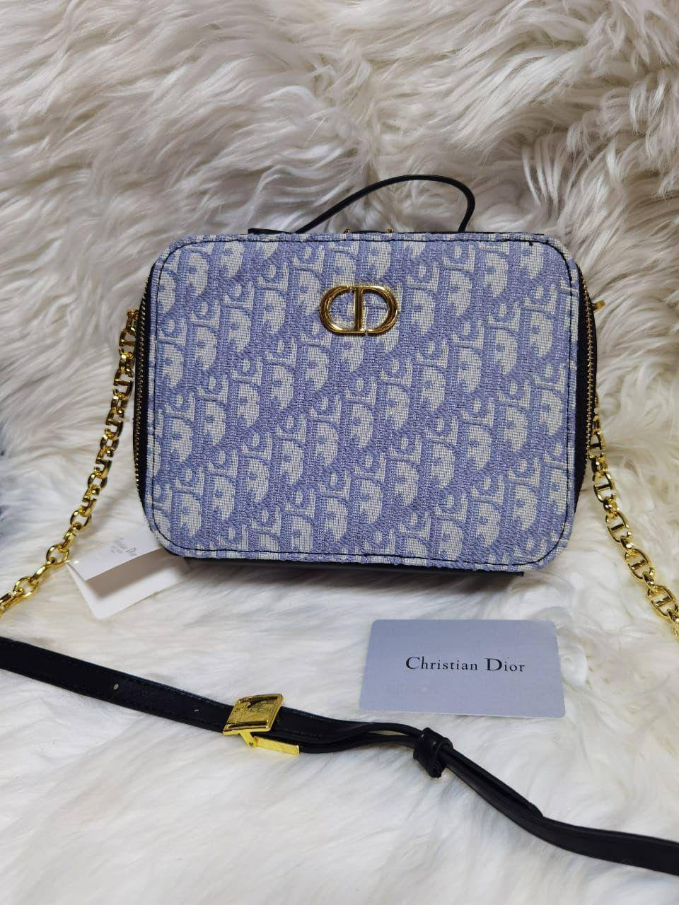 🎉 Big Offer 🎊 Dior Caro 
Size : 20 * 16 cm
55 dhs🇦🇪
Zain115
♥️♥️♥️