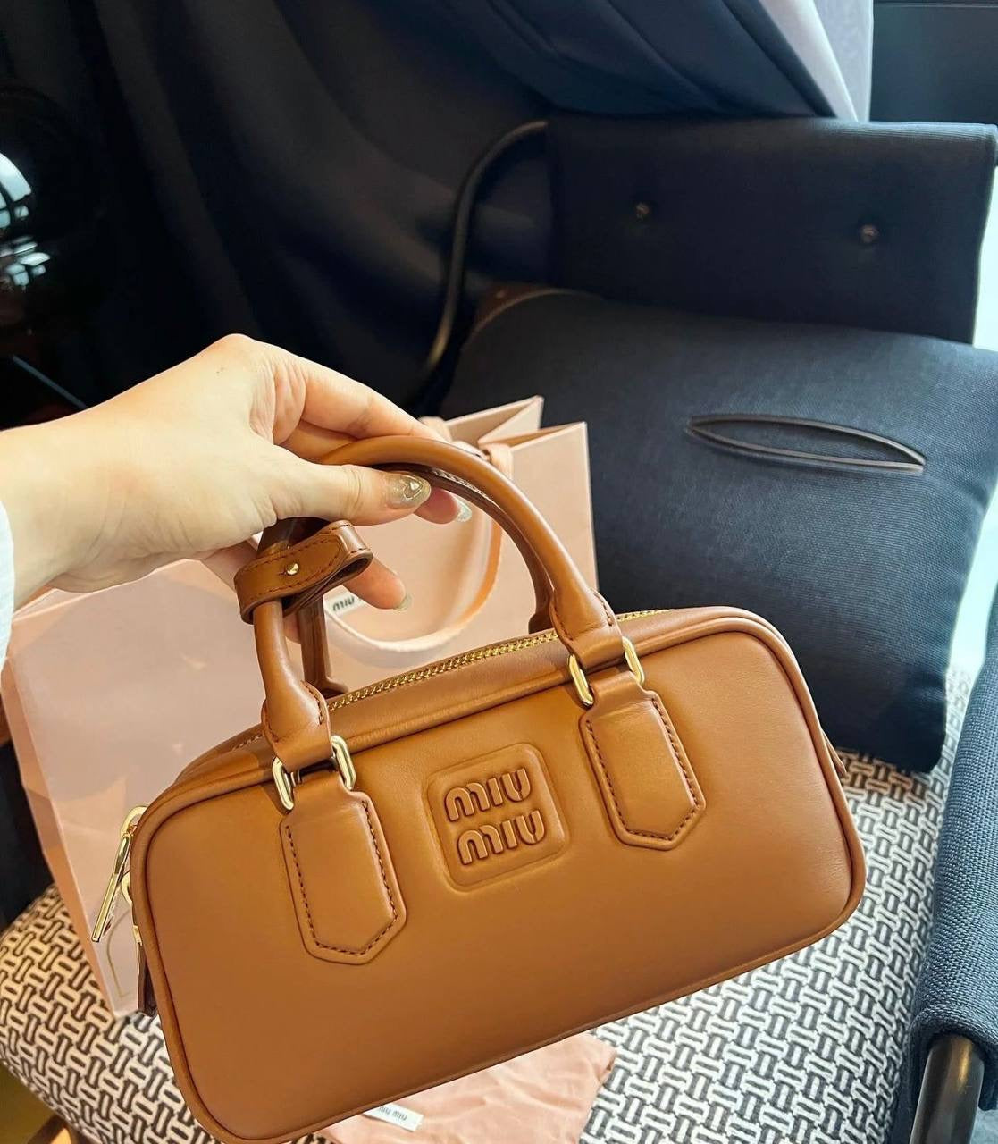 Miu Miu 
good quality, 
comes with box, 🎁
size  23* 13 cm 
100 dhs🇦🇪
Zain12
♥️♥️♥️