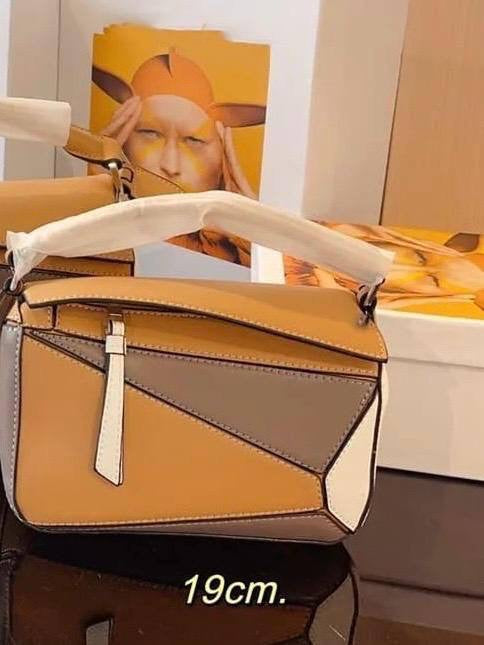 LOEWE 
WITH BOX 
🎁🎁🎁
130 dhs🇦🇪
Zain39
♥️♥️♥️