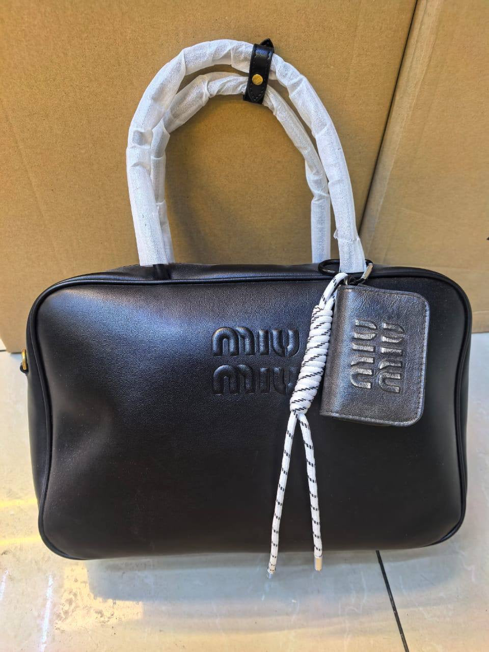 Miu Miu
Master
350 dhs🇦🇪
Add box paper bag🎁
30 dhs🇦🇪
Zain10
♥️♥️♥️
