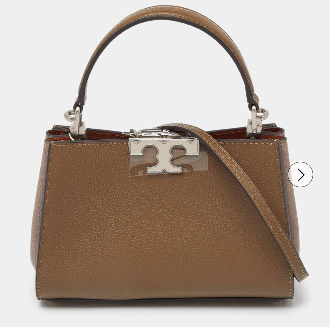 Tory Burch
95 dhs🇦🇪
size:22cm
Good quality 
with box
🎁🎁🎁
Zain35
♥️♥️♥️