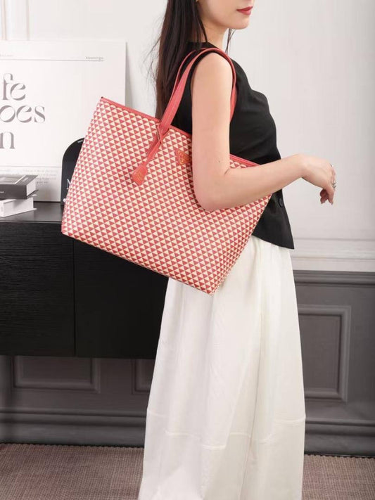 Prada 
Shopper Bag
Good Quality 
95 dhs🇦🇪
Zain250
♥️♥️♥️