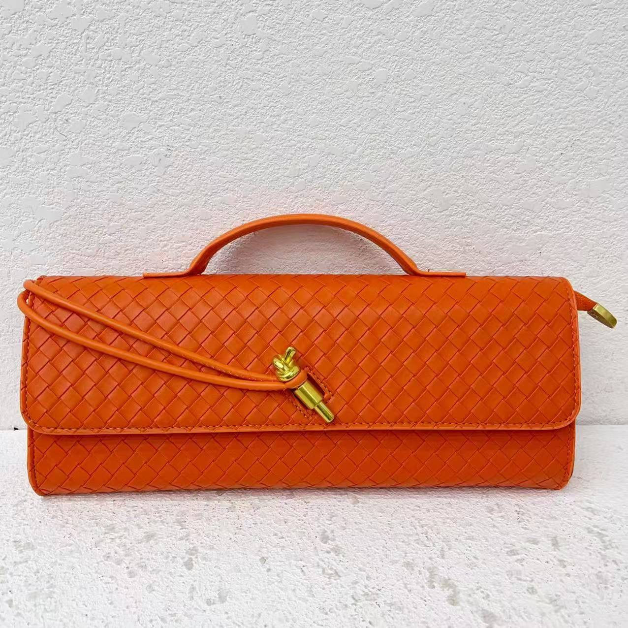 Bottega
65 dhs🇦🇪
Zain22
♥️♥️♥️