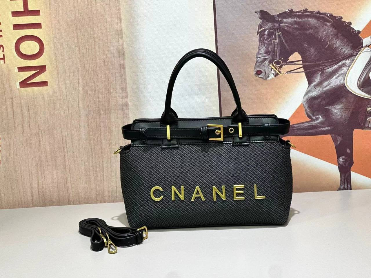Chanel
WITH PAPAR BAG 
120 dhs🇦🇪
Good Quality
Zain154
♥️♥️♥️