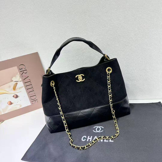 CHANEL 
NEW CAME 
GOOD QUALITY 
110 dhs🇦🇪
Zain39
♥️♥️♥️