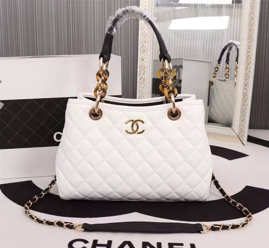 Chanel - CH
95 dhs🇦🇪
Good quality 
with box
🎁🎁🎁
Zain35
♥️♥️♥️