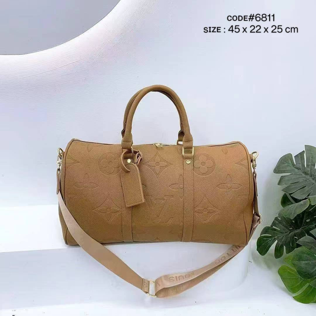 LV
TRAVELLING  BAG
sɪᴢᴇ : 45 cm
75 dhs🇦🇪
Zain31
♥️♥️♥️