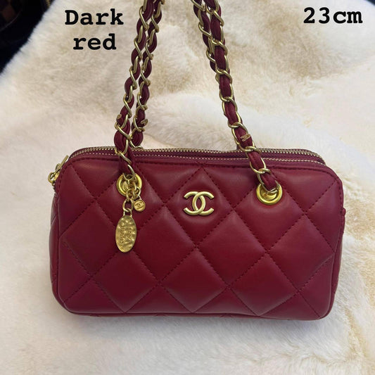 Chanel ᴍᴀᴛᴇʟᴀssᴇ  ʜᴀɴᴅʙᴀɢ
ᴄʜᴀɪɴ/compartment
ᴡɪᴛʜʙᴏx
🎁🎁🎁
ʟᴀᴍʙsᴋɪɴ 
sɪᴢᴇ:23ᴄᴍ
105 dhs🇦🇪
Zain56
♥️♥️♥️