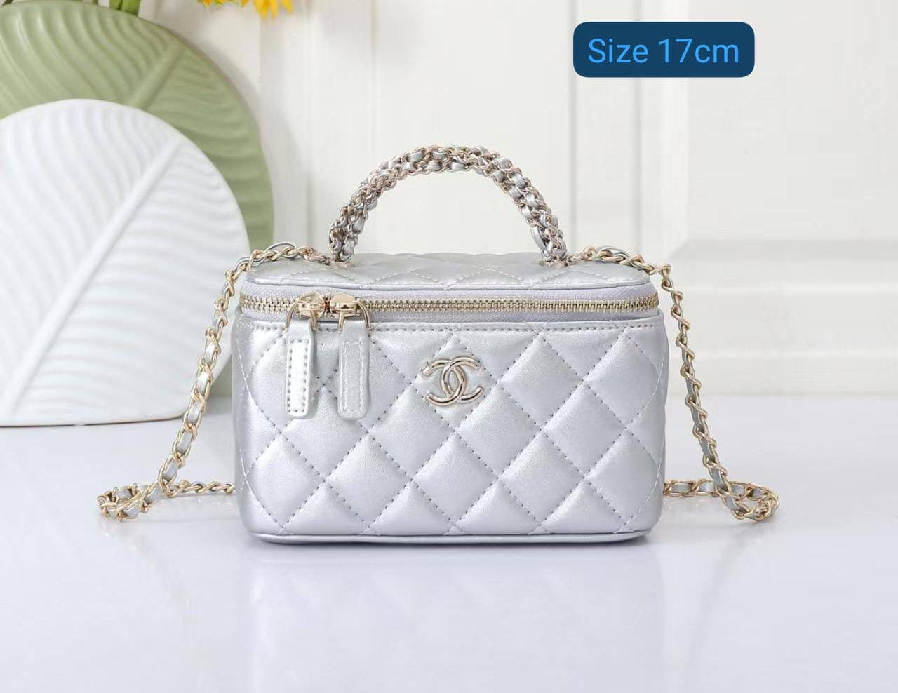 Chanel
Good quality 
with box 
🎁🎁🎁
95 dhs🇦🇪
Zain186
♥️♥️♥️