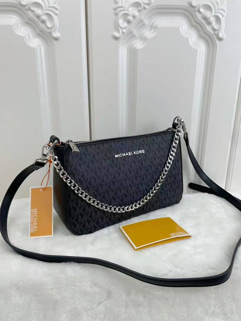 MK
90 dhs🇦🇪
with box
🎁🎁🎁
Zain114
♥️♥️♥️