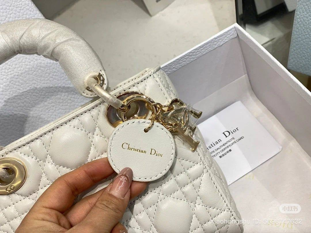 DIOR
SUPER MASTER QUALITY🫶
WITH FULL PACKAGING 🎁
17CM
For Price 👇 WTSP Text Zain 0568585901
Zain255
♥️♥️♥️