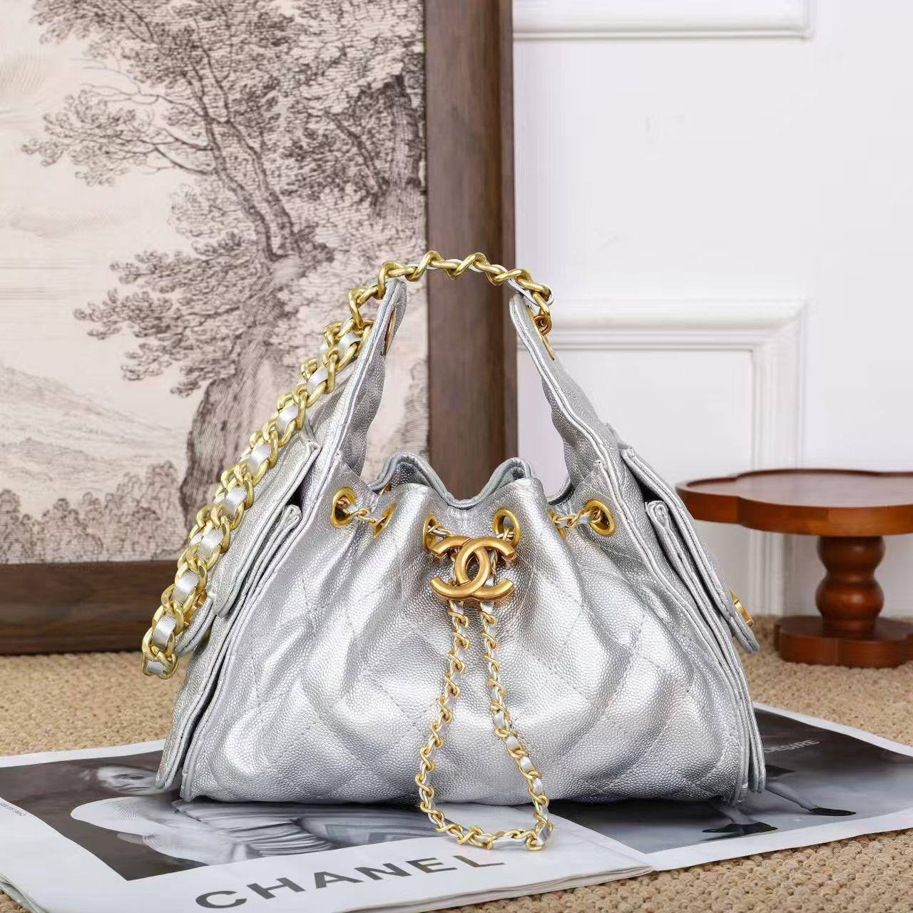 Chanel
Size 23cm
110 dhs🇦🇪 
with box 🎁
Zain175
♥️♥️♥️