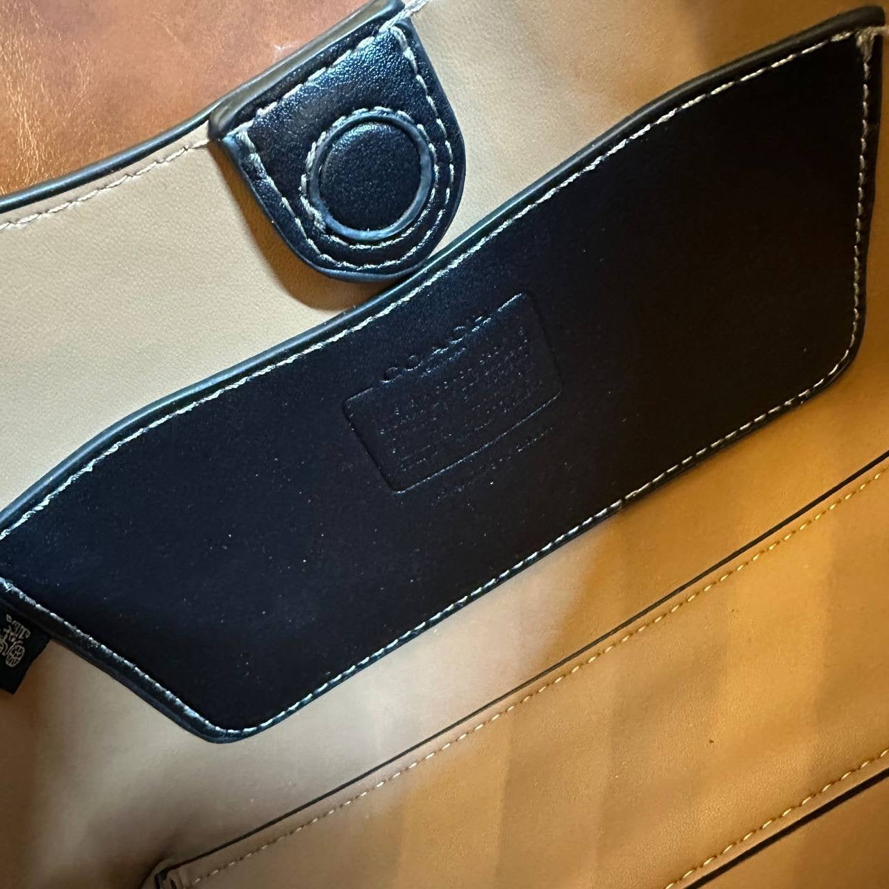 COACH 
GOOD QUALITY 
offer price
65 dhs🇦🇪
Zain39
♥️♥️♥️