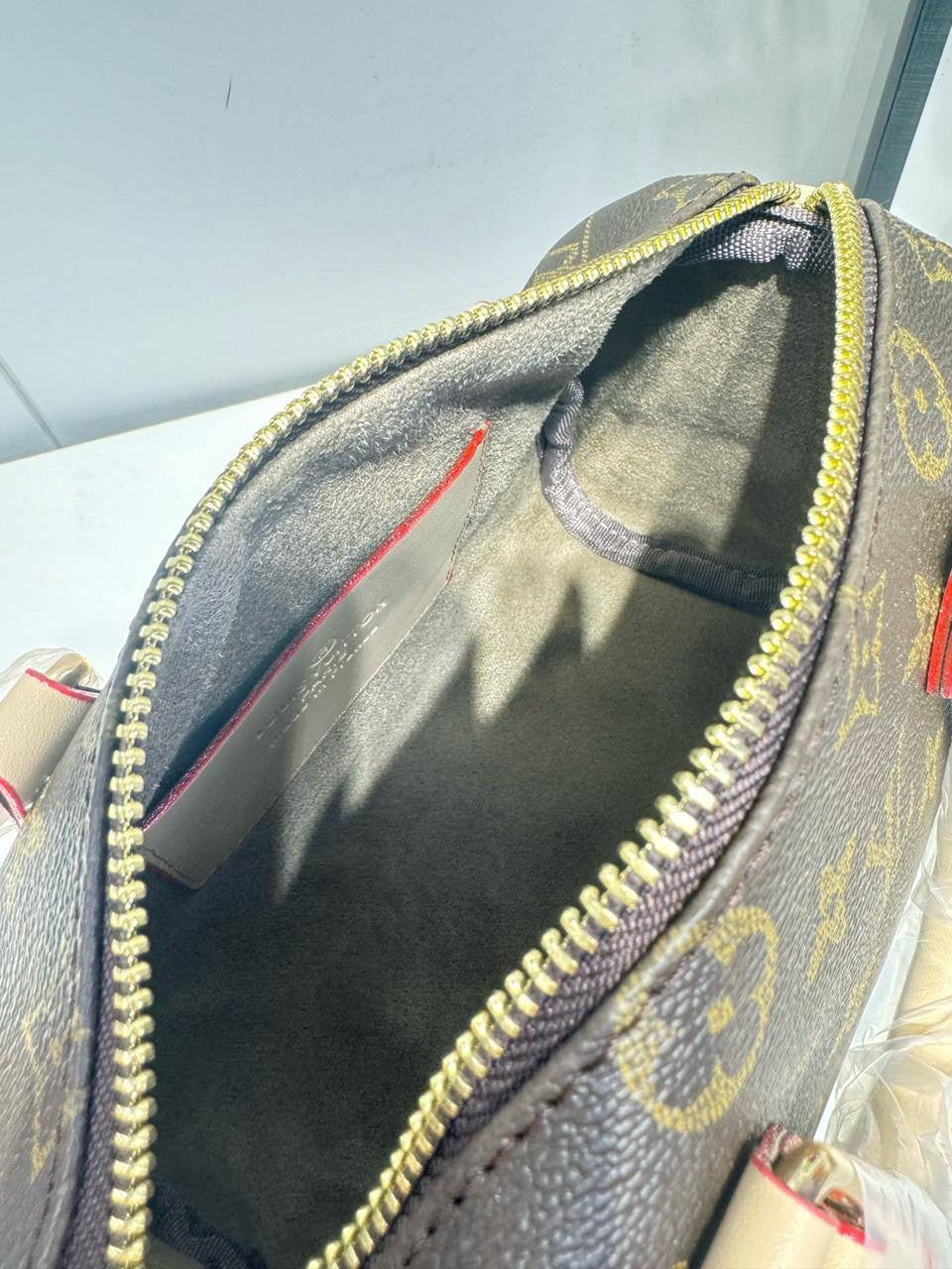 LV
25 cm
75 dhs🇦🇪
Zain17
♥️♥️♥️
