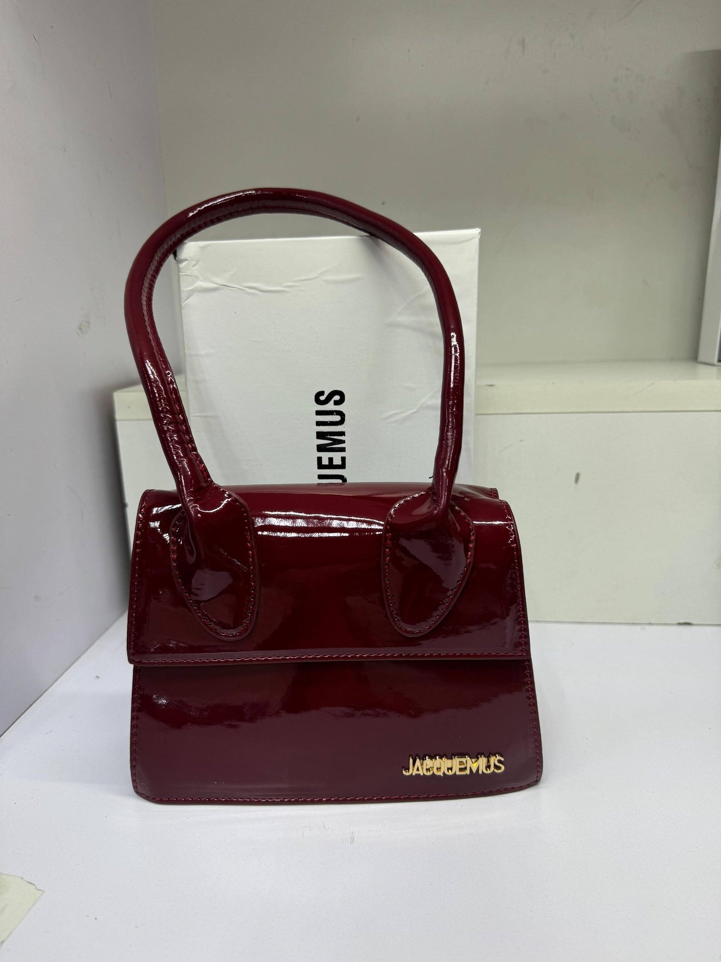 Jacquemus
With box 
🎁🎁🎁
70 dhs🇦🇪
offer
Zain50
♥️♥️♥️