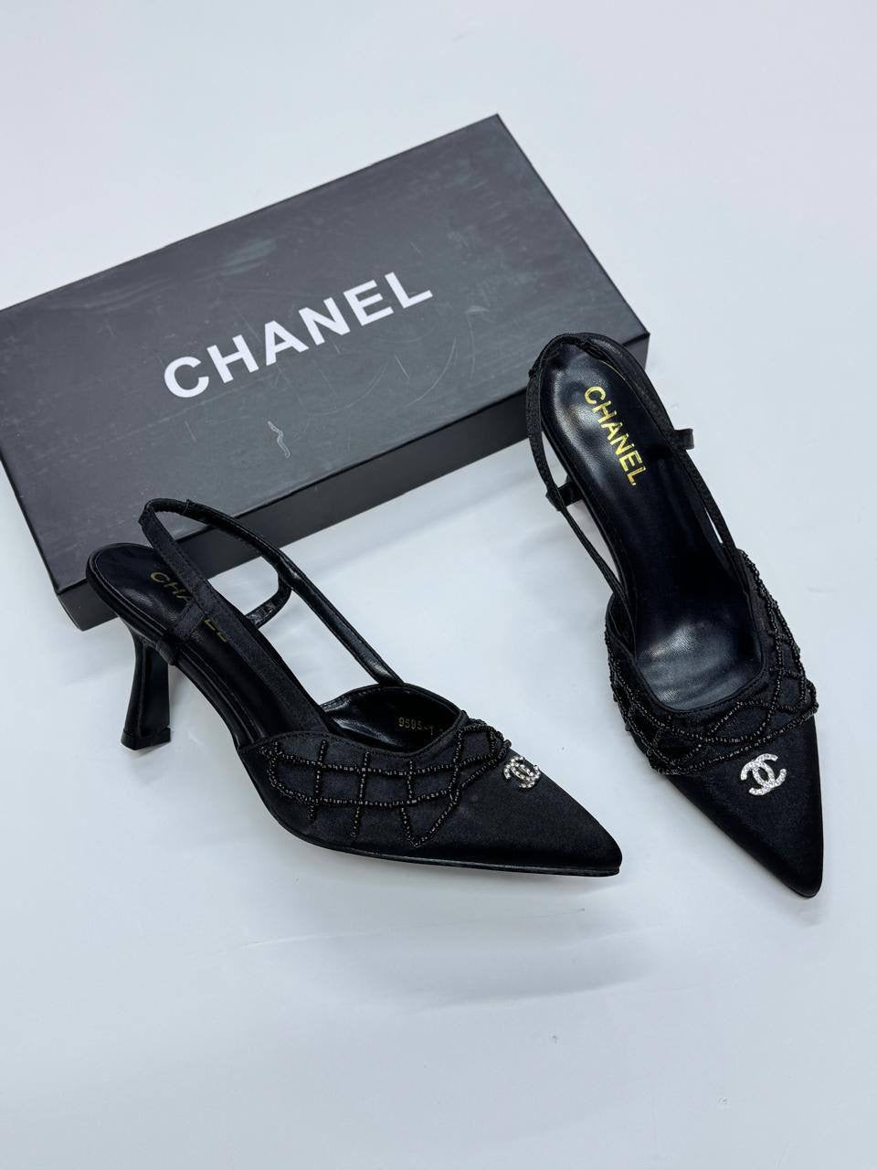 Chanel 
Amina HUADDI 7cm
120 dhs🇦🇪
Size 36-37-38-39-40-41
Zain21
♥️♥️♥️