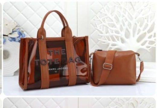MARC JACOBS ᴛʜᴇ ᴛᴏᴛᴇʙᴀɢ
ᴄᴀɴᴠᴀss & ᴛʀᴀɴsᴘᴀʀᴇɴᴛ
ᴡɪᴛʜ ᴘᴏᴜᴄʜ ᴀɴᴅ ʟᴏɴɢ sᴛʀᴀᴘ
sɪᴢᴇ : 35 cm
105 dhs🇦🇪
Zain31
♥️♥️♥️