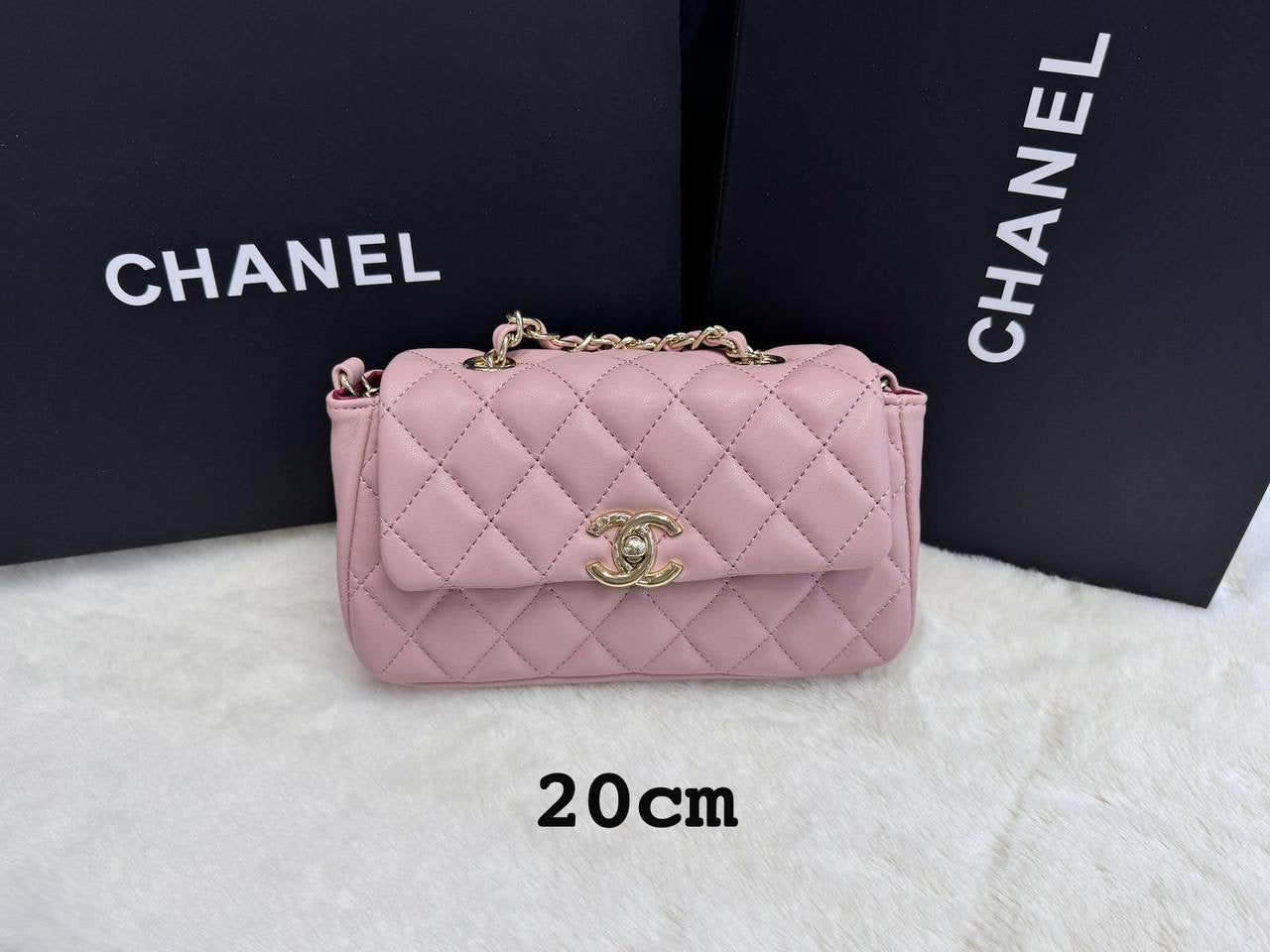 Chanel ss20 ғʟᴀᴘ
ɢᴏʟᴅ ʜᴀʀᴅᴡᴀʀᴇ 
ᴡɪᴛʜʙᴏx
🎁🎁🎁
ϙᴜᴀʟɪᴛʏ:ʟᴀᴍʙsᴋɪɴ
95 dhs🇦🇪
Zain56
♥️♥️♥️