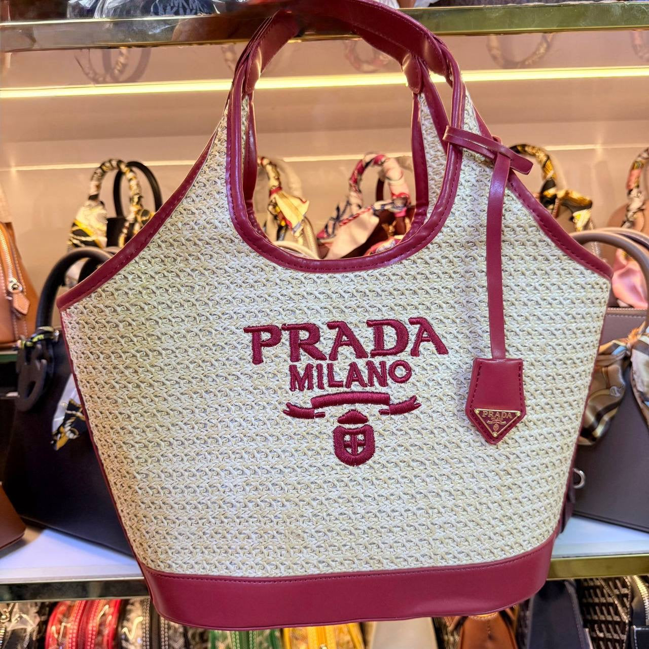 PRADA 
NEW CAME GOOD QUALITY 
110 dhs🇦🇪
SIZE: 28cm 
Zain39
♥️♥️♥️