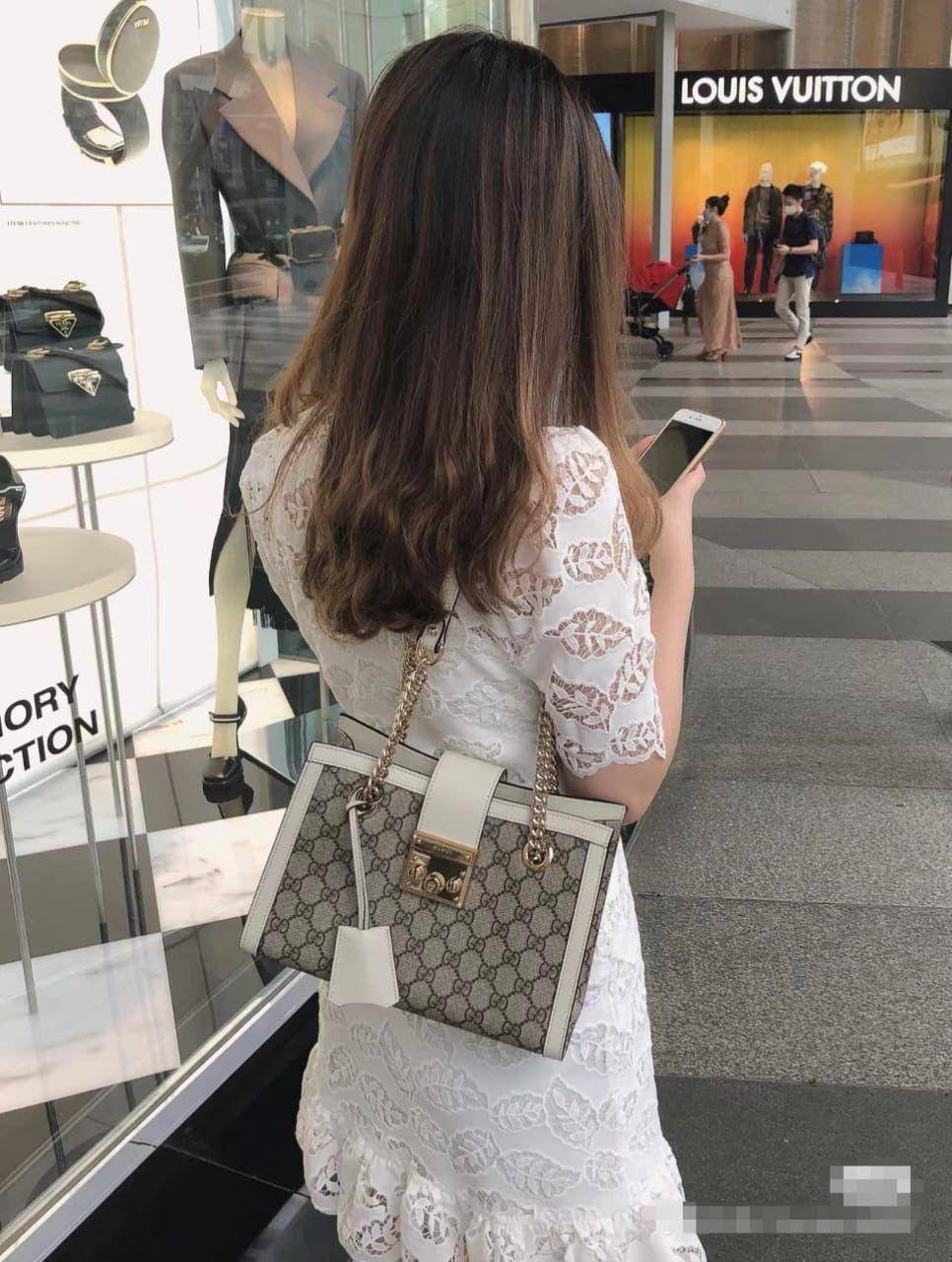 🎉 Offer 🎊 Guess / YSL / Celine / Tory Buch
Size: 27 ~ 20.5  cm
70 dhs🇦🇪
with box🎁
Zain115
♥️♥️♥️