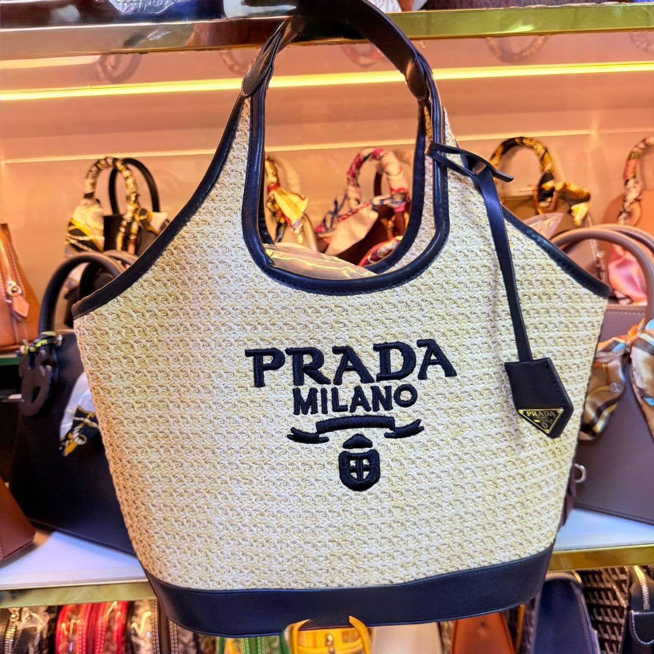 PRADA 
NEW CAME GOOD QUALITY 
110 dhs🇦🇪
SIZE: 28cm 
Zain39
♥️♥️♥️