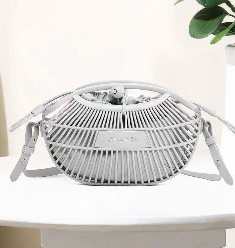 CHANEL 
NEW DESIGN GOOD QUALITY 
120 dhs🇦🇪
Zain39
♥️♥️♥️